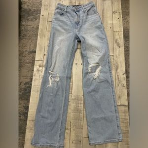 Hollister Ultra High-Rise Dad Jean                 W24 L31 SIZE 0